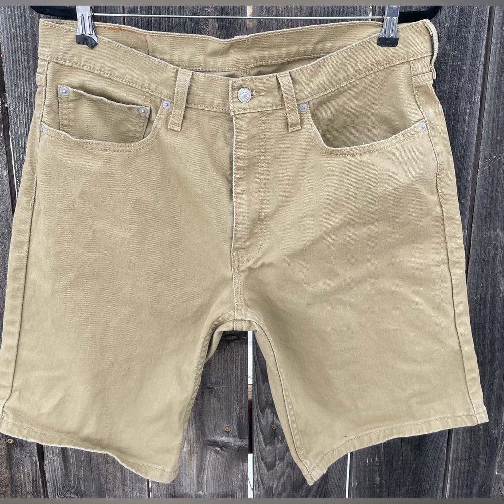 Levi’s 405 Men’s Tan Shorts. Size 34